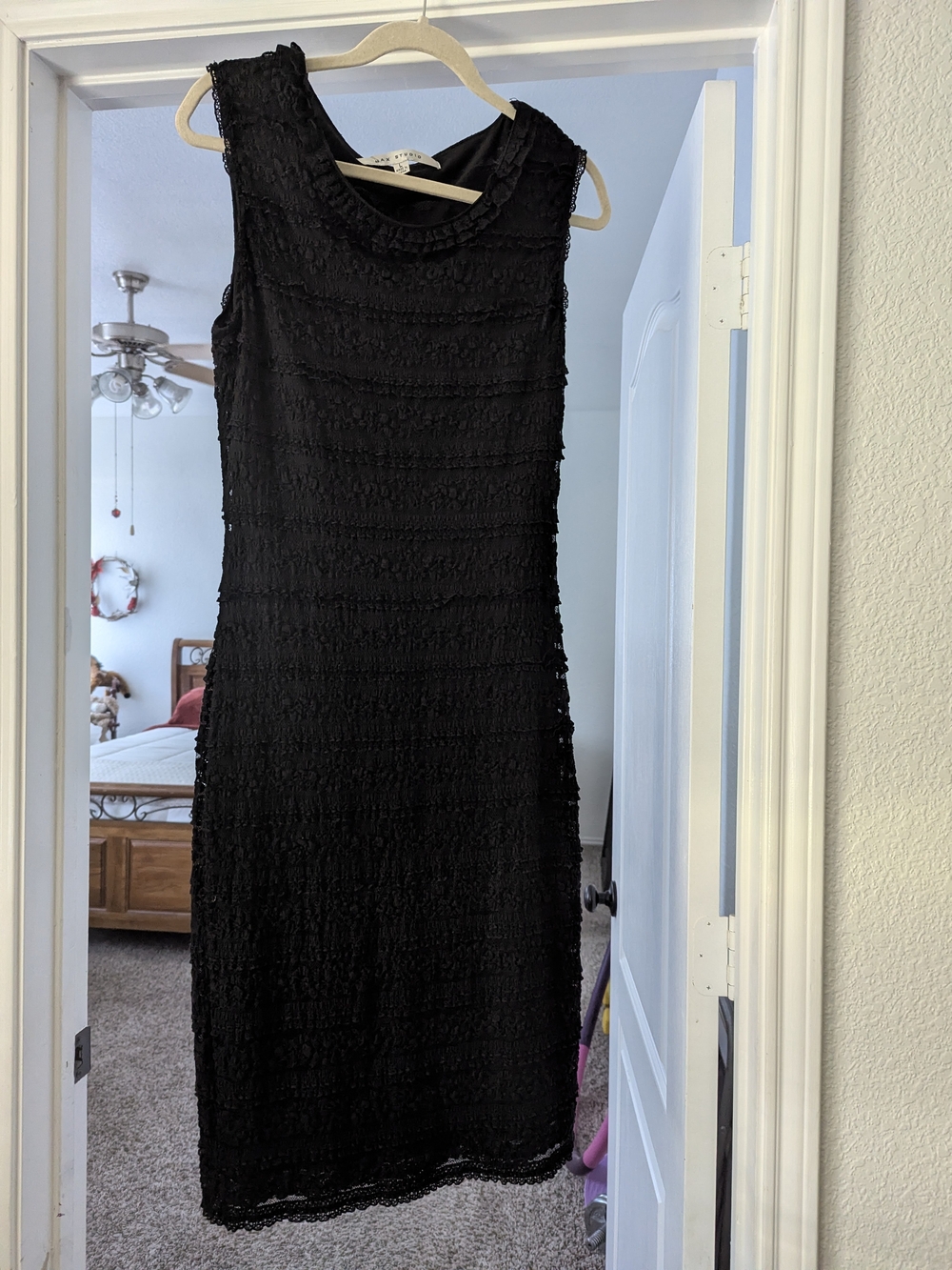 Max Studio Black Sleeveless Textured Shift Dress